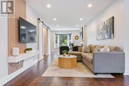 1829 Barsuda Drive, Mississauga, ON - Indoor Photo Showing Living Room