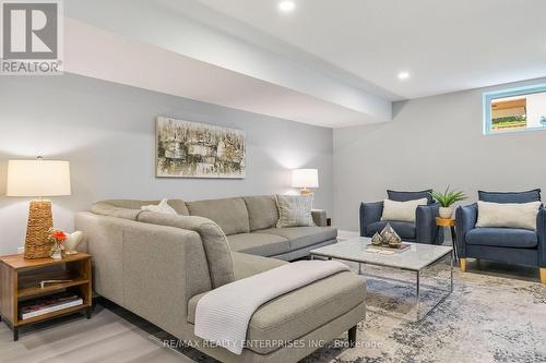 1829 Barsuda Drive, Mississauga, ON - Indoor Photo Showing Living Room