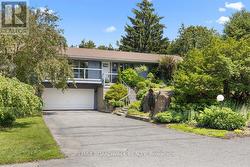 15 SELWYN CRESCENT  Ottawa, ON K2K 1N9