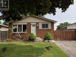 11 LAWNHURST DRIVE Hamilton, ON L8V 4N8