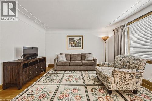 208 Glencarry Avenue, Hamilton, ON - Indoor Photo Showing Living Room