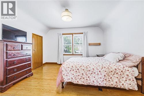 208 Glencarry Avenue, Hamilton, ON - Indoor Photo Showing Bedroom