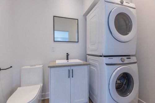 Laundry - 17818 Ch. Ste-Marie, Beaconsfield, QC 