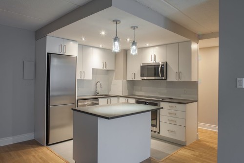 Cuisine - 702-4800 Boul. De Maisonneuve O., Westmount, QC - Indoor Photo Showing Kitchen With Upgraded Kitchen