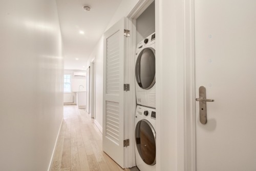 Laundry - 33-1 Av. Rosemount, Westmount, QC 