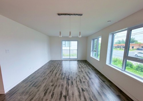 Salon - 13285 Boul. Du Curé-Labelle, Mirabel, QC - Indoor Photo Showing Other Room