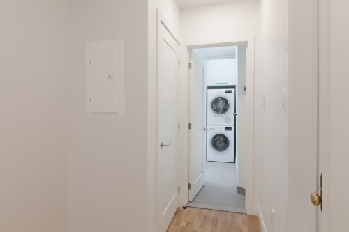 Mud Room - 19-2050 Av. Claremont, Montréal (Côte-Des-Neiges/Notre-Dame-De-Grâce), QC 