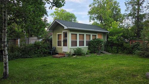 Cottage bunkie/shed - 353 Gimli Road, Dunnottar, MB 