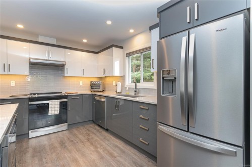 883 Lampson St, Esquimalt, BC 