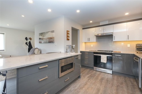 883 Lampson St, Esquimalt, BC 