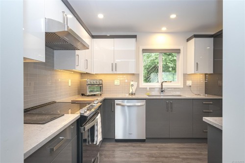 883 Lampson St, Esquimalt, BC 