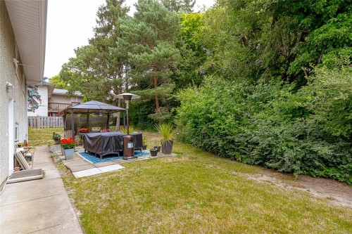 883 Lampson St, Esquimalt, BC 