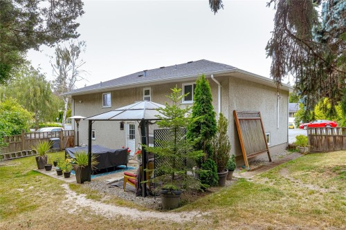 883 Lampson St, Esquimalt, BC 