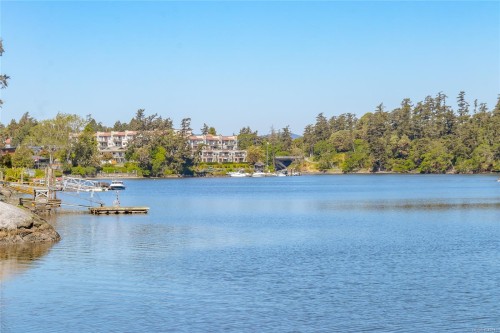 883 Lampson St, Esquimalt, BC 