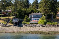 8543 Lochside Dr North Saanich, BC V8L 1M5