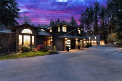 851 Sayward Rd Saanich, BC V8Y 1R5