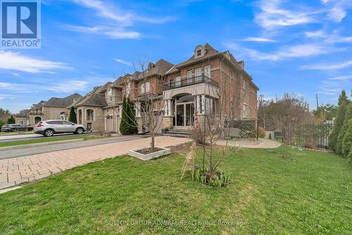 7 GAMBLE GLEN CRESCENT  Richmond Hill, ON L4S 2T3