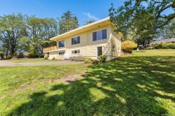 4589 Scarborough Rd Saanich, BC V8Z 5N6