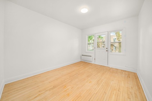 Living Room - 2-5491 Av. Jeanne-D'Arc, Montréal (Rosemont/La Petite-Patrie), QC 