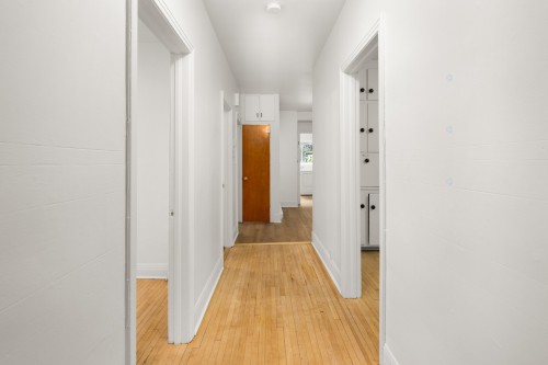 Mud Room - 2-5491 Av. Jeanne-D'Arc, Montréal (Rosemont/La Petite-Patrie), QC 
