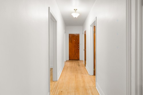 Mud Room - 2-5491 Av. Jeanne-D'Arc, Montréal (Rosemont/La Petite-Patrie), QC 