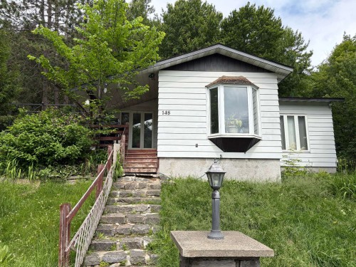 148 Ch. du Lac-Connelly  Saint-Hippolyte, QC J8A 1Z2
