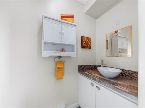 Powder room - 295Z Rue De Montmartre, Saint-Jean-Sur-Richelieu, QC - Indoor Photo Showing Other Room