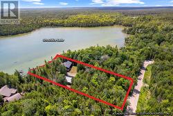 Short distance to Dyers Bay and The Bruce Trail - 