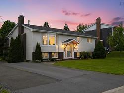 20 Hollyoake Lane  Dartmouth, NS B2V 1L7