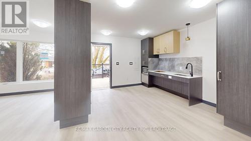 MAIN - 670 UPPER WENTWORTH STREET , Hamilton (Centremount), Ontario L9A 3R1 2