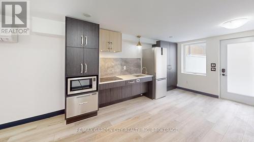 MAIN - 670 UPPER WENTWORTH STREET , Hamilton (Centremount), Ontario L9A 3R1 3