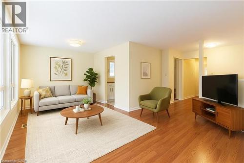 16 Garrow Drive, Hamilton, ON - Indoor Photo Showing Living Room