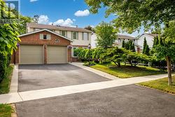1853 BRIARCROOK CRESCENT  Mississauga, ON L4X 1X3