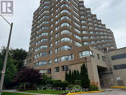 402 - 4 PARKVISTA  Toronto, ON M4B 3M8