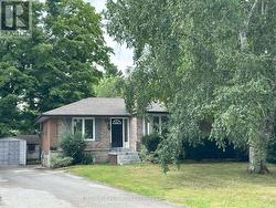 570 WINGROVE CRESCENT  Oakville, ON L6L 4R6