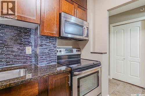 408 320 5Th Avenue N, Saskatoon, SK - Indoor Photo Showing Kitchen