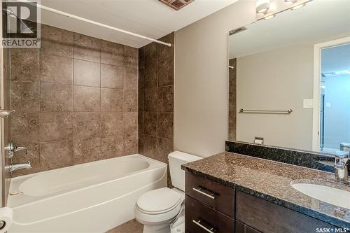 408 320 5Th Avenue N, Saskatoon, SK - Indoor Photo Showing Bathroom