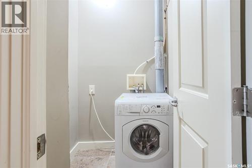 408 320 5Th Avenue N, Saskatoon, SK - Indoor Photo Showing Laundry Room