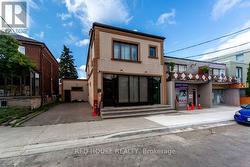 658 VAUGHAN ROAD  Toronto, ON M6E 2Y5