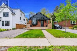 19 YORKVIEW DRIVE  Toronto, ON M8Z 2G1