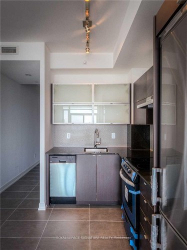 2712-170 Fort York Boulevard, Toronto, ON - Indoor Photo Showing Kitchen
