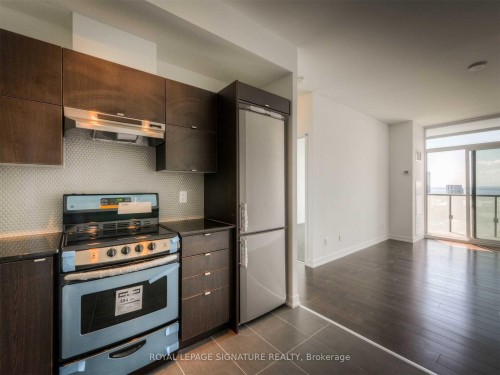 2712-170 Fort York Boulevard, Toronto, ON - Indoor Photo Showing Kitchen
