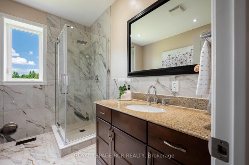 334409 7Th Line, Amaranth, ON - Indoor Photo Showing Bathroom
