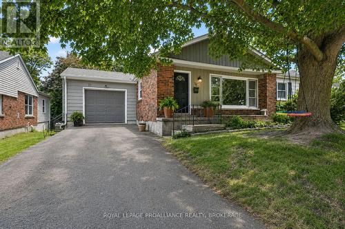 27 ELIZABETH AVENUE  Kingston (West Of Sir John A. Blvd), ON K7M 3G9