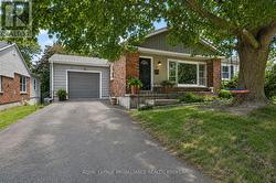 27 ELIZABETH AVENUE  Kingston (West Of Sir John A. Blvd), ON K7M 3G9