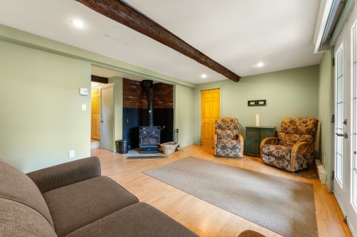 Salle familiale - 48 Ch. Des Diligences, Austin, QC 