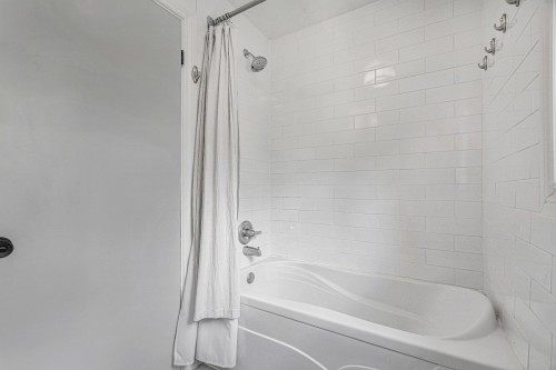 Salle de bains - 57 Av. Montrose, Pointe-Claire, QC 