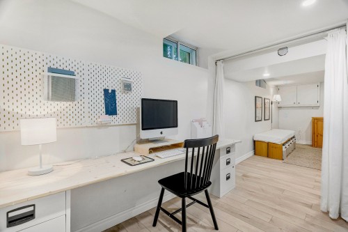 Bureau - 57 Av. Montrose, Pointe-Claire, QC 