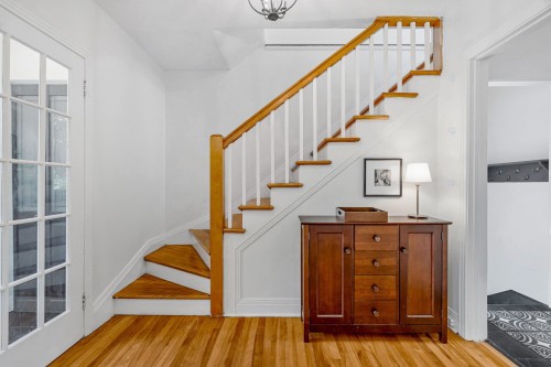 Escalier - 57 Av. Montrose, Pointe-Claire, QC 