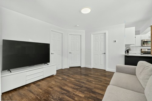 Salon - 781 Rue Blondin, Prévost, QC 